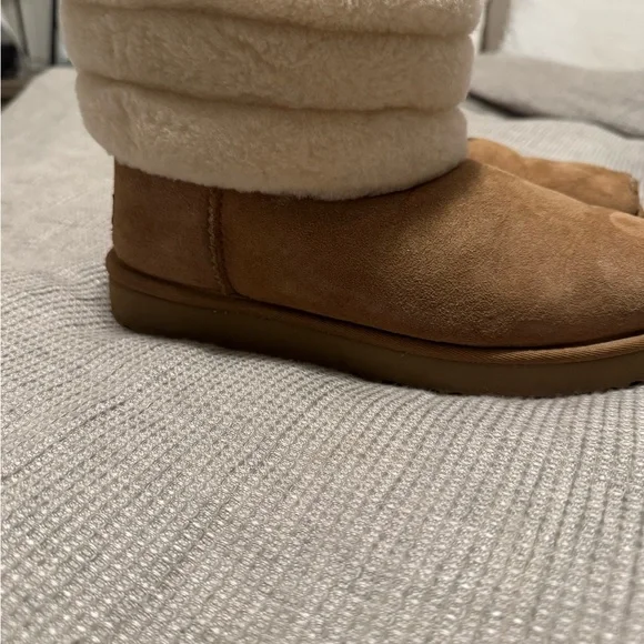 UGG Tan and Cream Sheepskin Boots - Picture 6 of 9